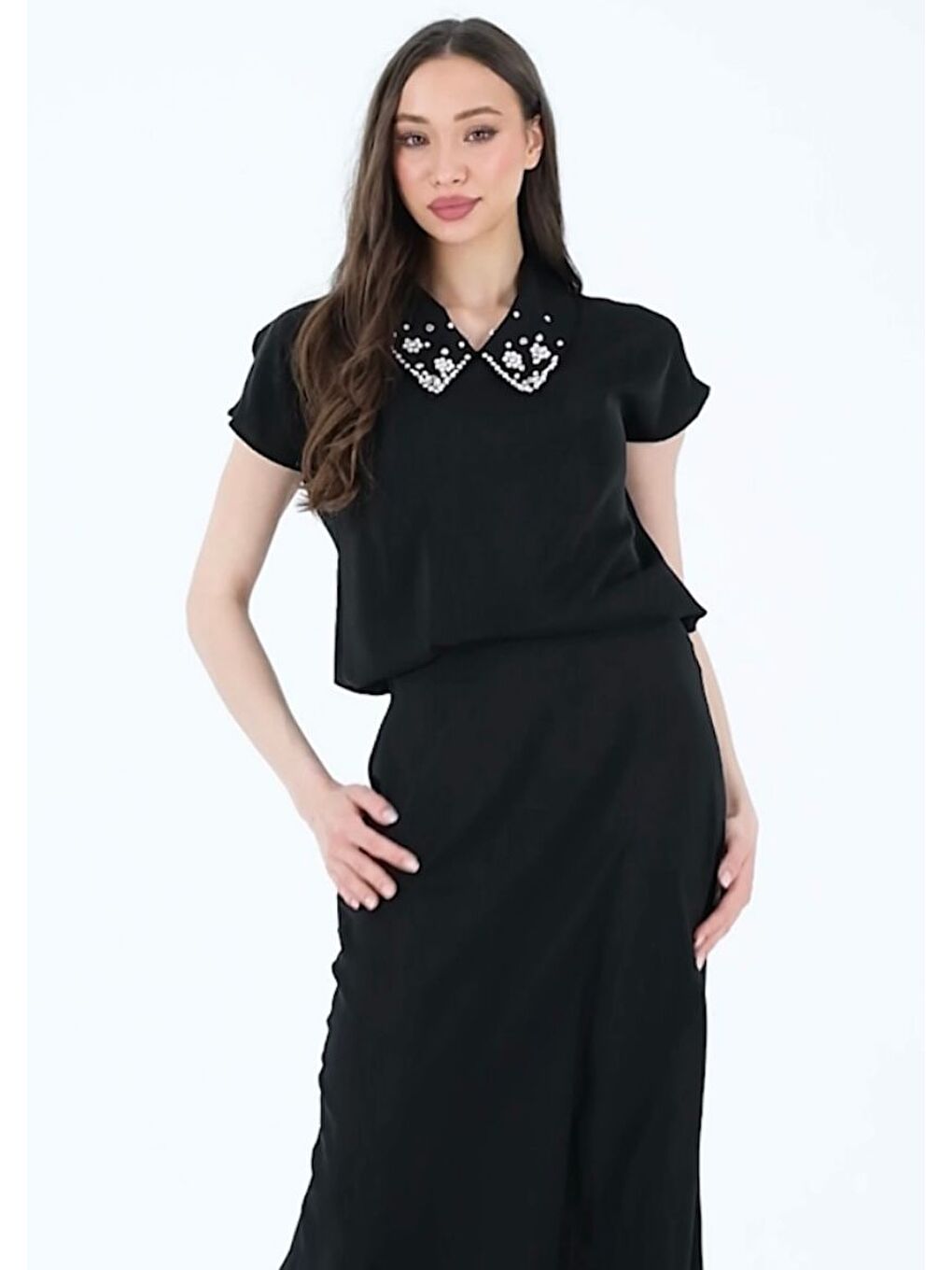 Siyah İç Göstermeyen Yakası İnci ve Taşlı Kısa Kollu Kadın Gömleği-3