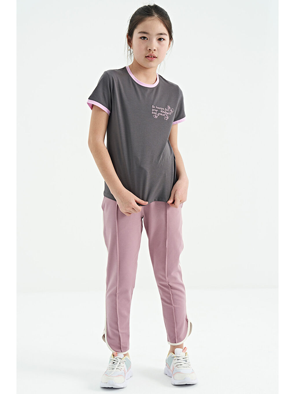 Koyu Gri Minimal Yazı Baskılı O Yaka Rahat Form Kısa Kollu Kız Çocuk Tişört - 75110-6