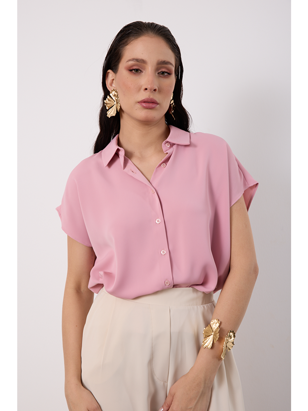 Pembe İç Göstermeyenı Kısa Kollu Kadın Gömleği