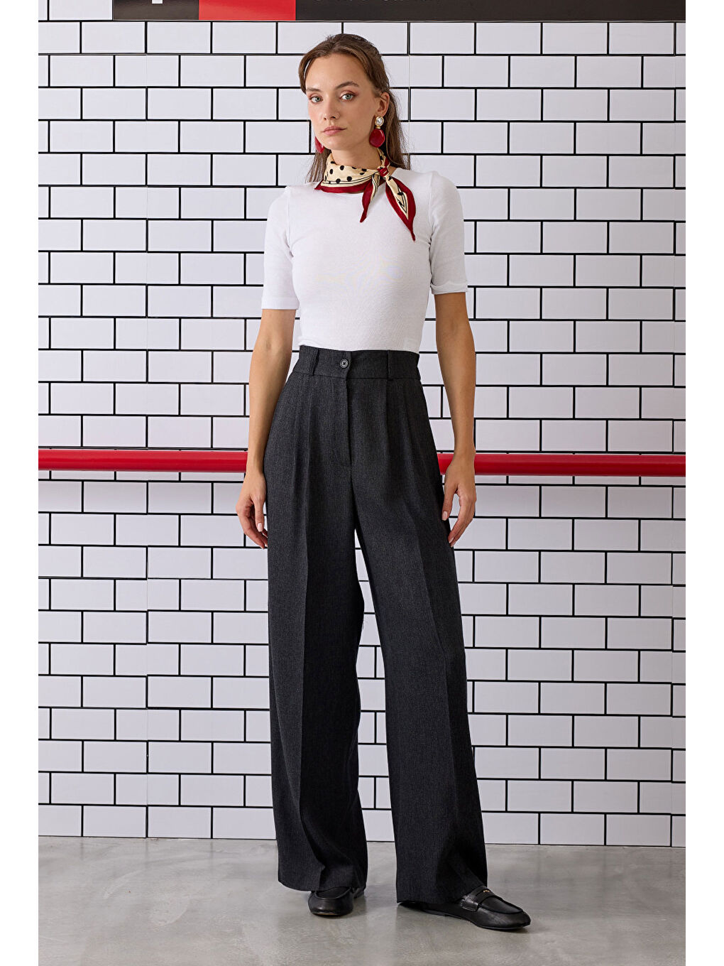 Pile Detaylı Palazzo Pantolon Siyah-2