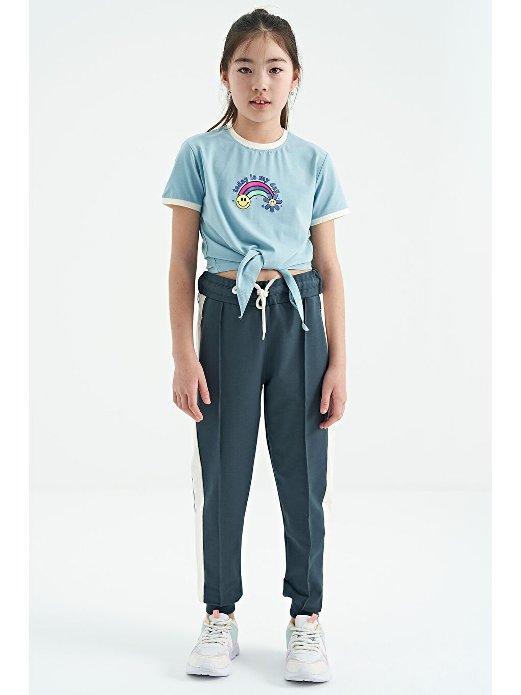 Açık Mavi Baskı Detaylı O Yaka Çok Renkli Bağlama Detaylı Kız Çocuk Tişört - 75113-2