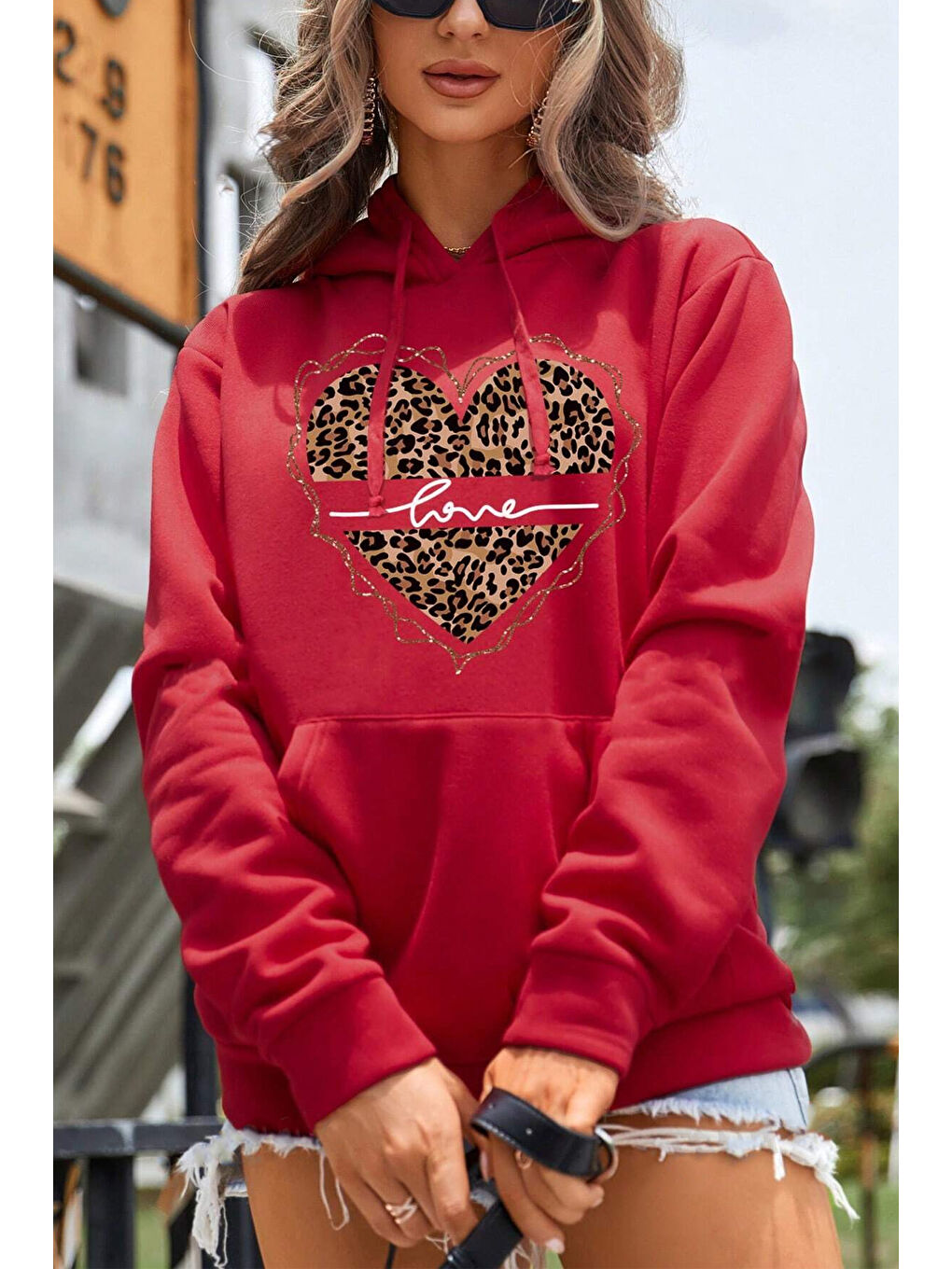 uyguntarz Kırmızı Kalp Baskılı Oversize Sweatshirt