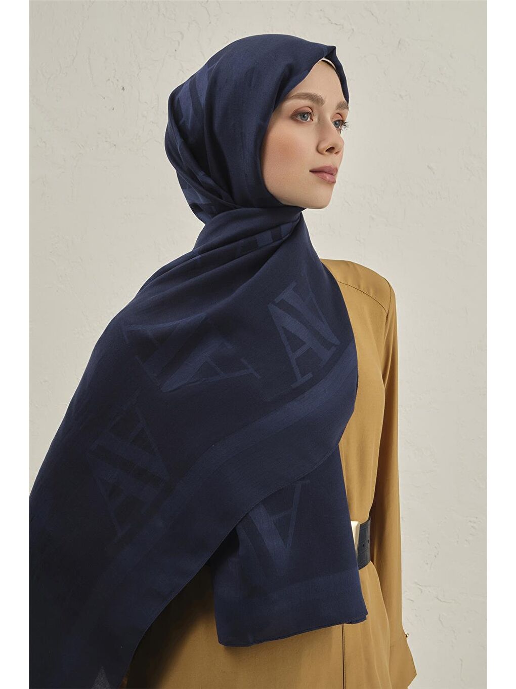 Lacivert Woolair Harf Monogram Şal 2 02