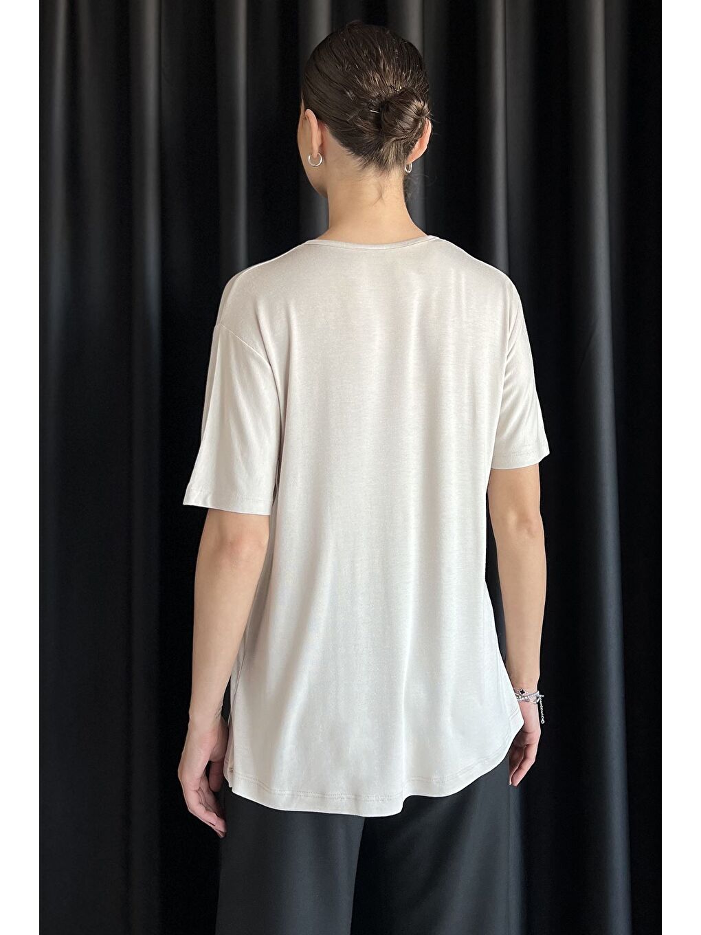 Bej Kadın Taş İşlemeli Bisiklet Yaka Elastanlı Tişört-2