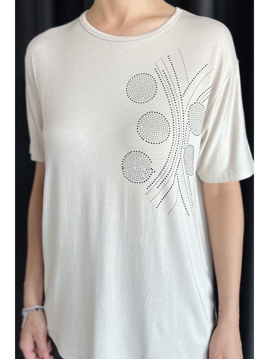 Bej Kadın Taş İşlemeli Bisiklet Yaka Elastanlı Tişört-3