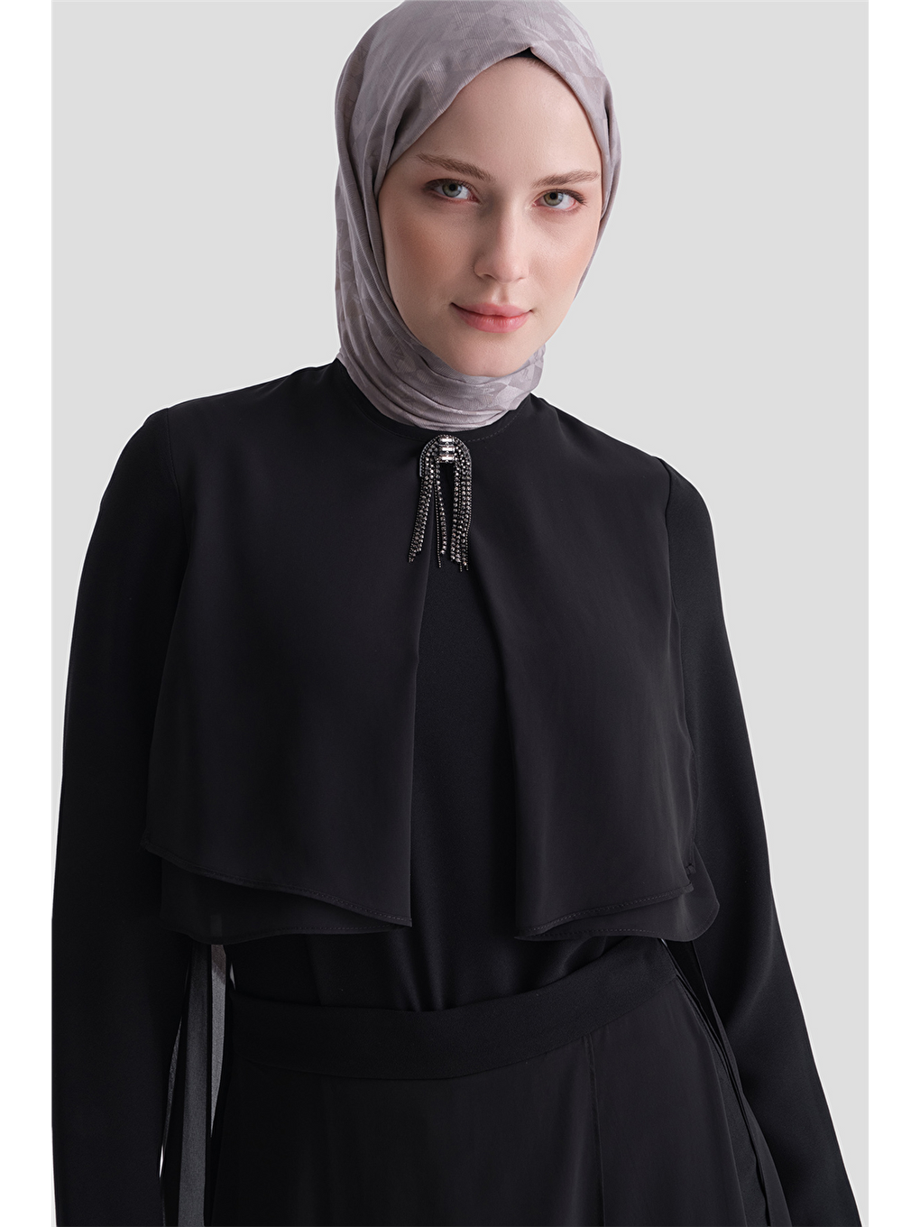 Broş Detaylı Tül Takım Siyah-4