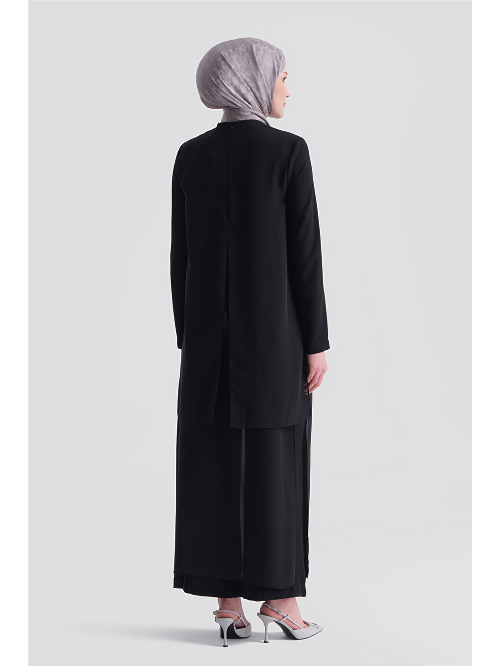 Broş Detaylı Tül Takım Siyah-5