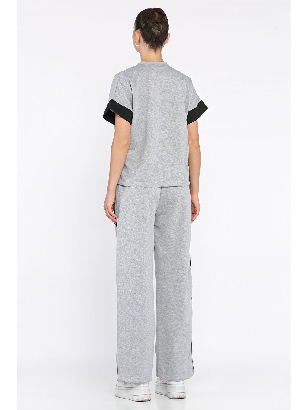 Gri Kadın Büyük Beden Renk Garnili Ön Nakışlı Tişört Pantolon İkili Takım-2