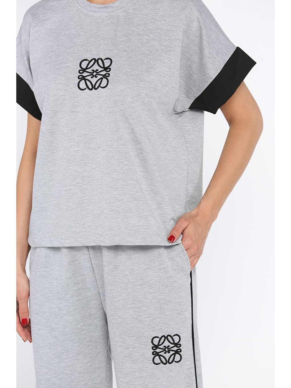 Gri Kadın Büyük Beden Renk Garnili Ön Nakışlı Tişört Pantolon İkili Takım-3