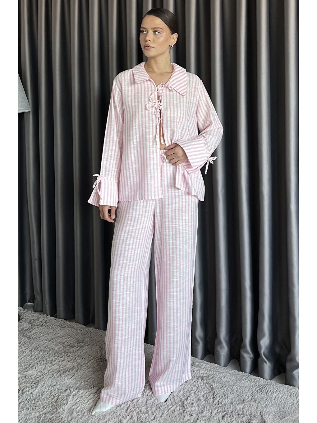 Pembe Ön Bağlamalı Çizgili Bluz Pantolon İkili Takım
