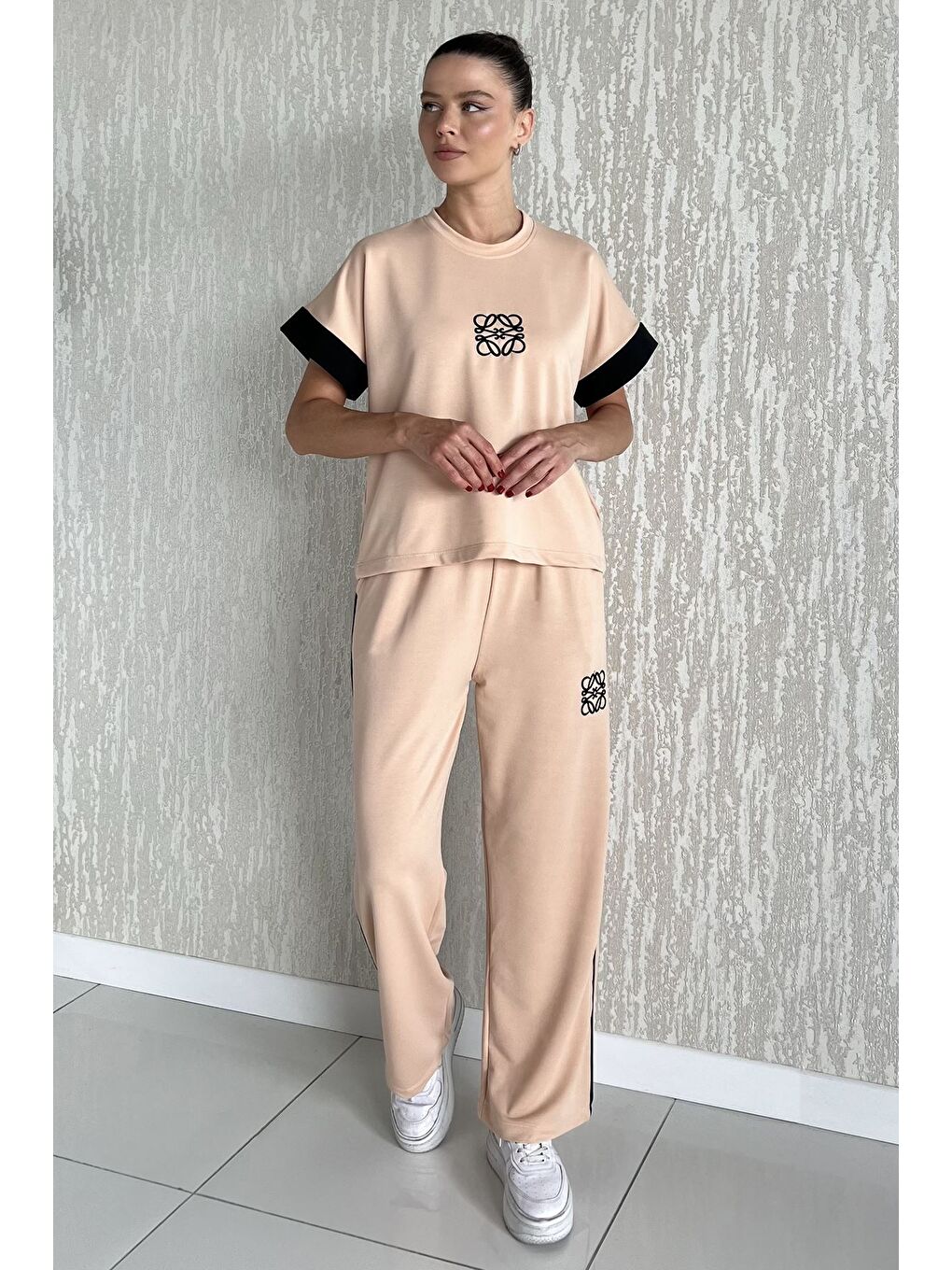 Pembe Kadın Büyük Beden Renk Garnili Ön Nakışlı Tişört Pantolon İkili Takım-1