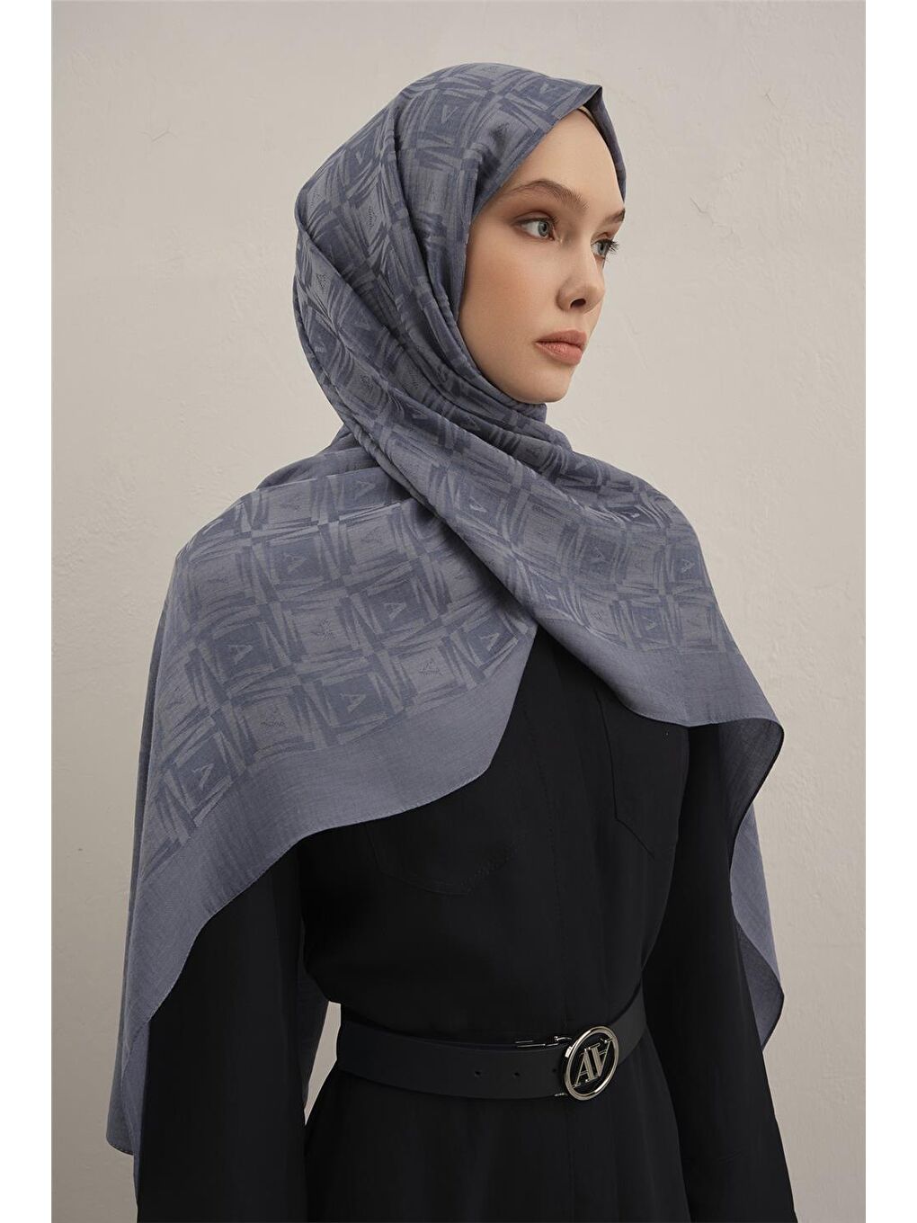 Mavi Lyocell Naia Kare Monogram Şal 6 26-1