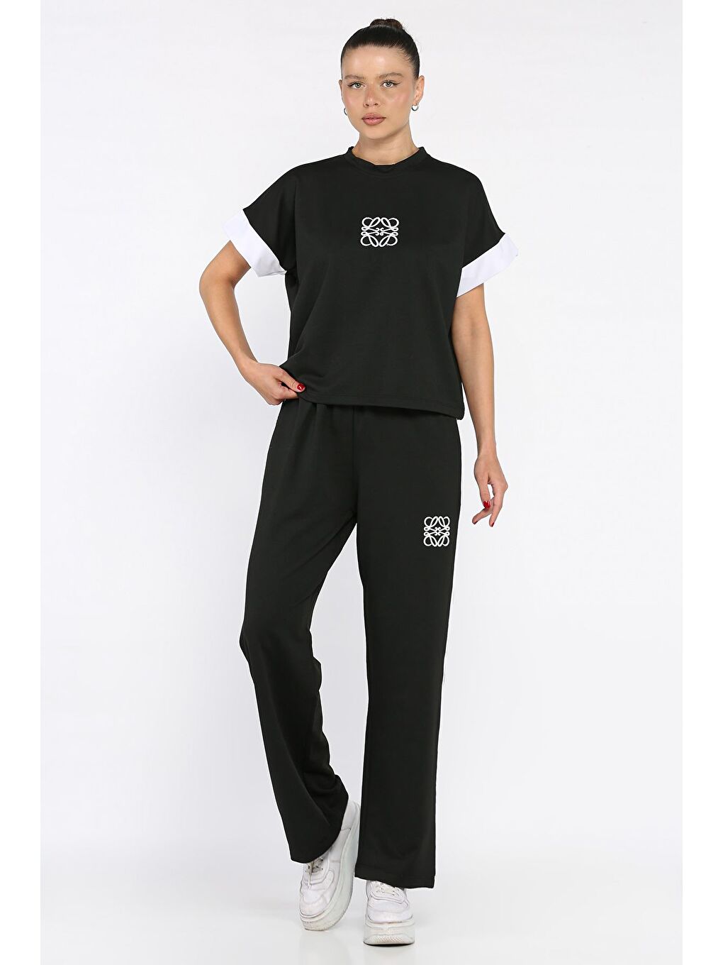 Siyah Kadın Büyük Beden Renk Garnili Ön Nakışlı Tişört Pantolon İkili Takım
