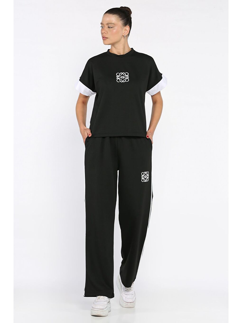 Siyah Kadın Büyük Beden Renk Garnili Ön Nakışlı Tişört Pantolon İkili Takım-1