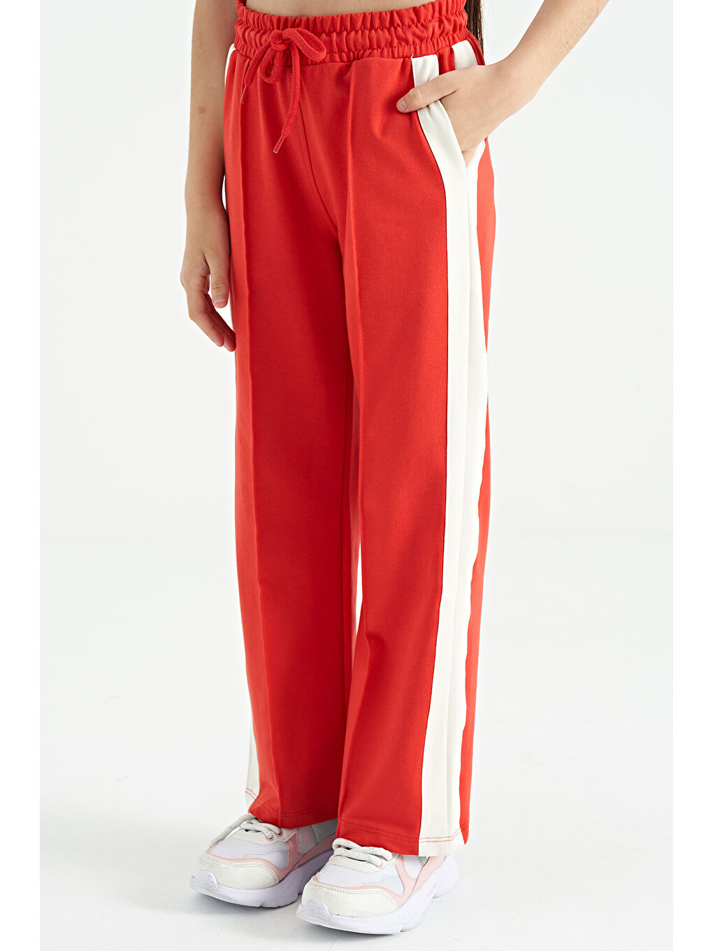 Kırmızı Fiesta Yan Bant Detaylı Bağcıklı Rahat Kalıp Geniş Paça Kız Çocuk Eşofman Alt - 75119-4