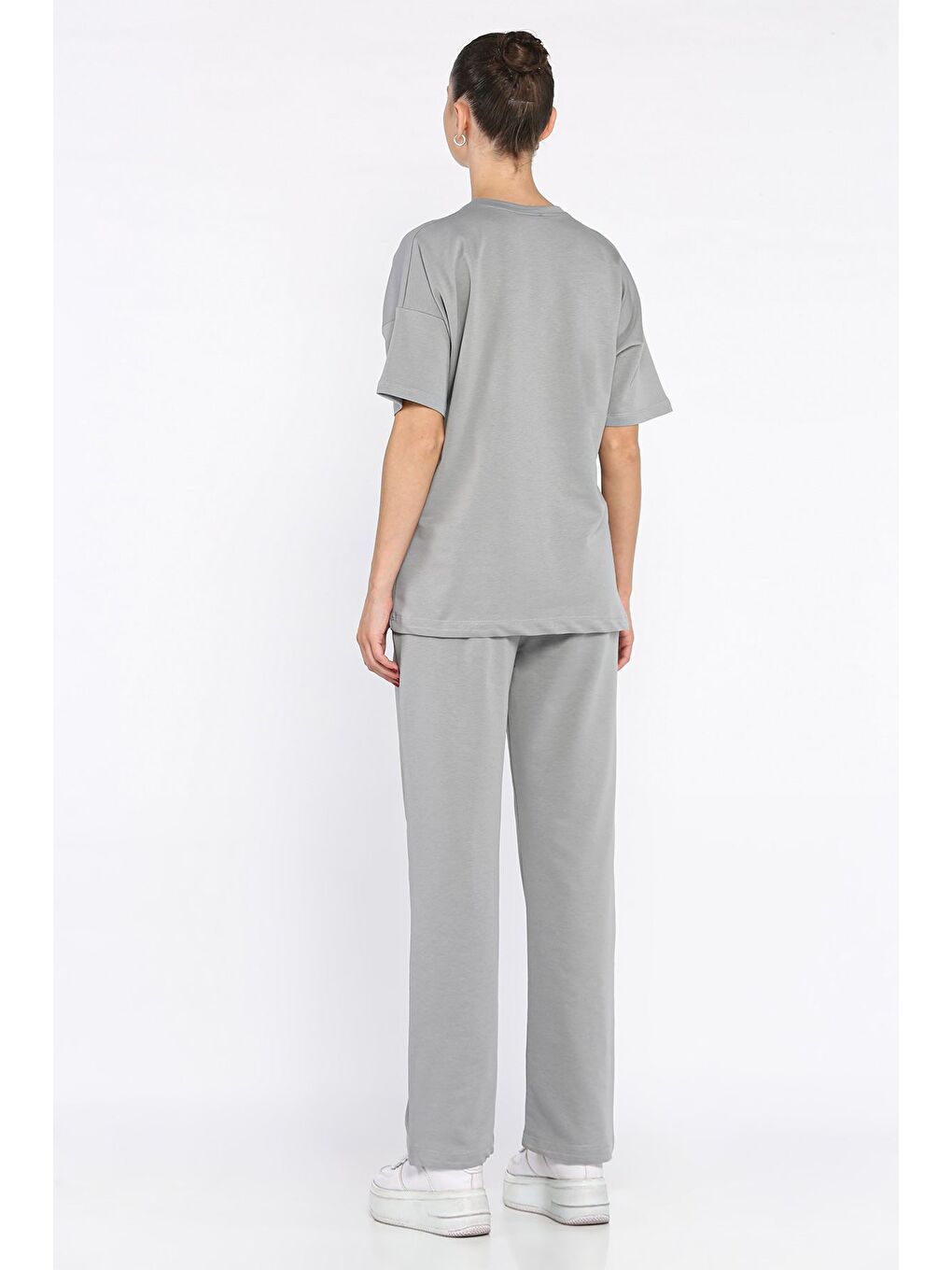 Gri Bisiklet Yaka Nakışlı Kadın Tişört Pantolon İkili Takım-2