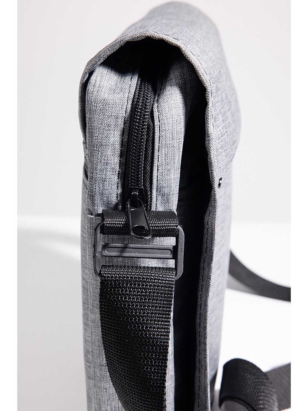Unisex Ayarlanabilir Çapraz Askılı Gri Postacı Omuz Çantası-2