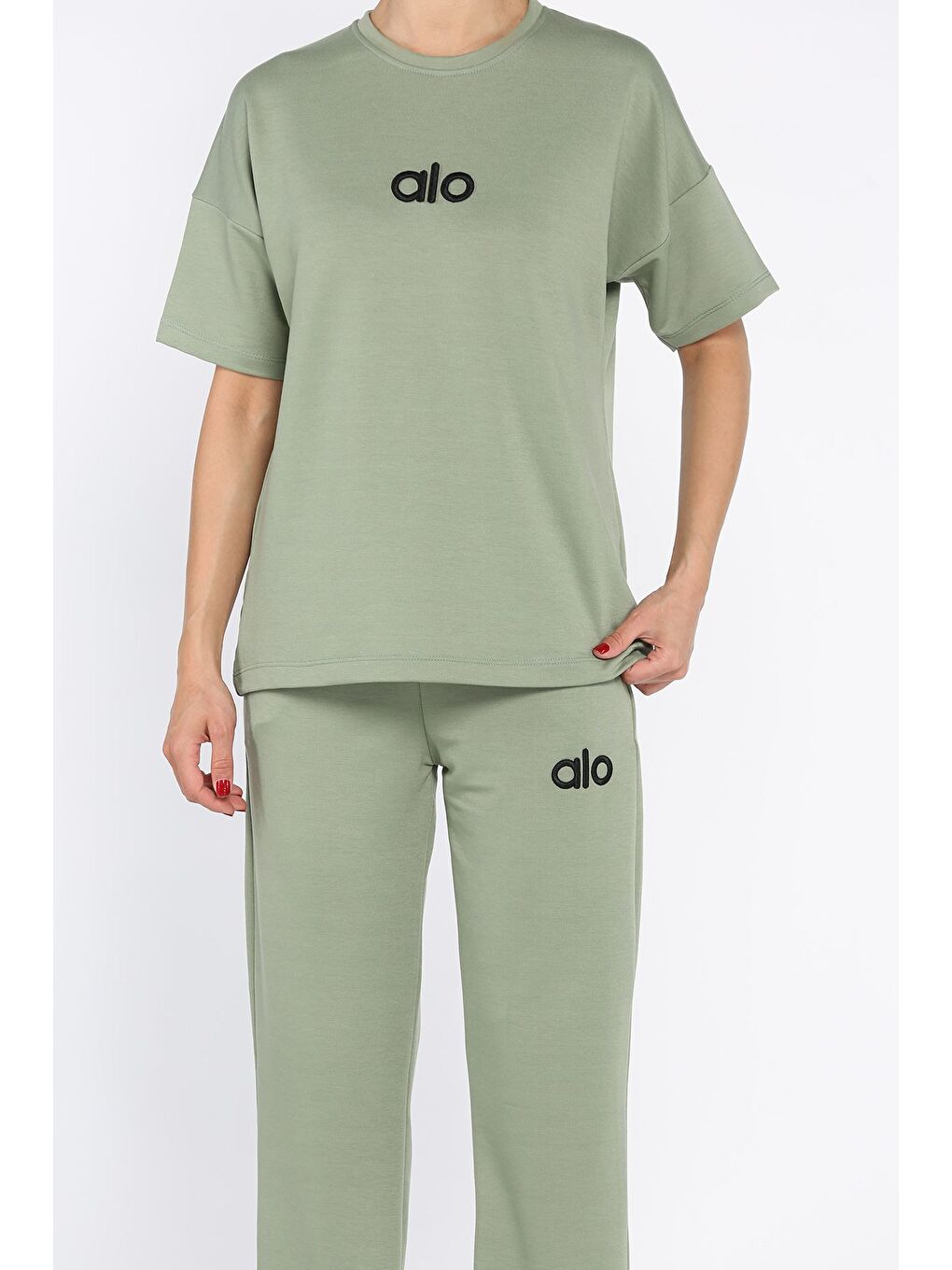 Yeşil Bisiklet Yaka Nakışlı Kadın Tişört Pantolon İkili Takım-3