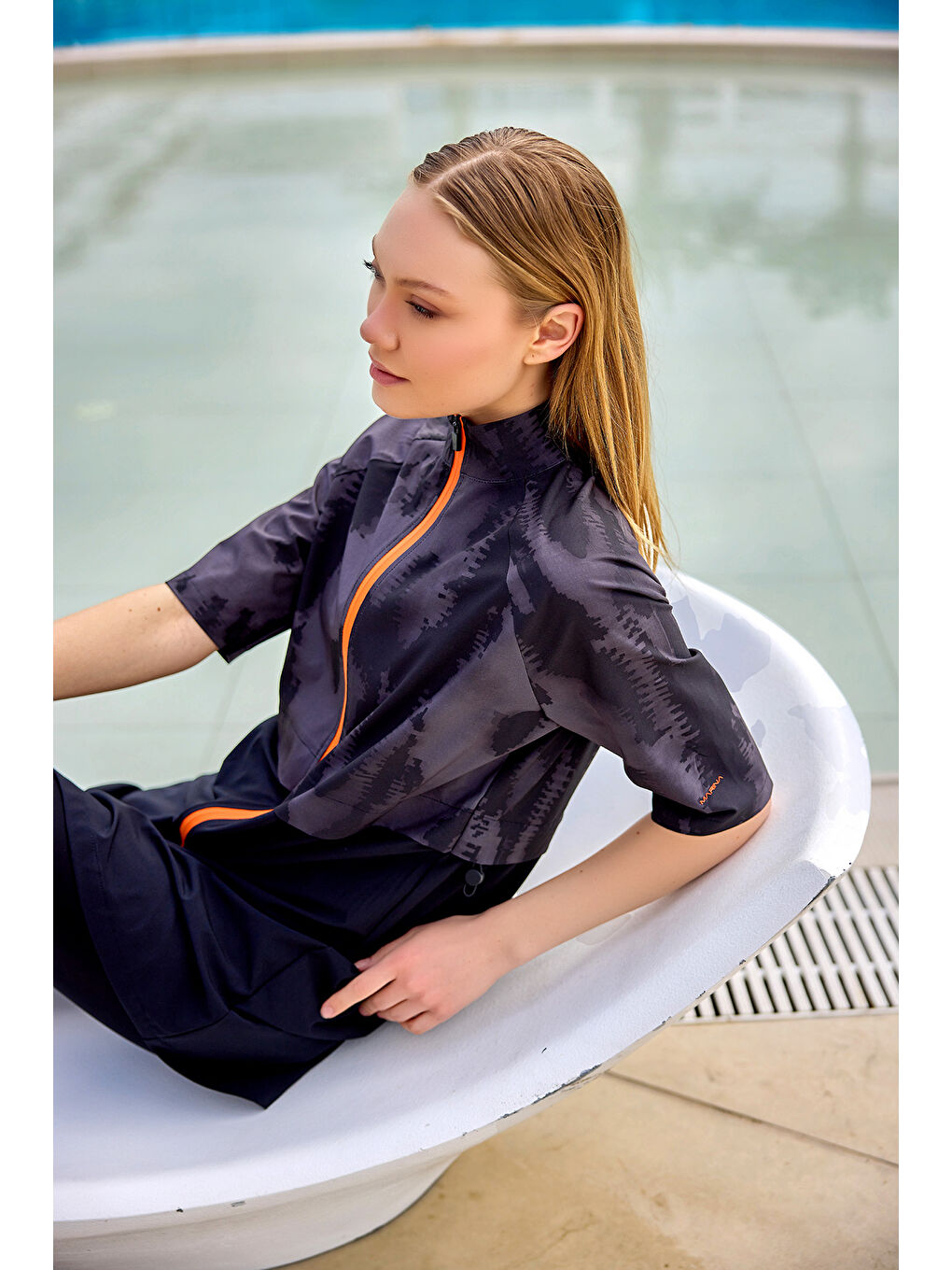 Siyah Yarı Kapalı Mayo H2501-1