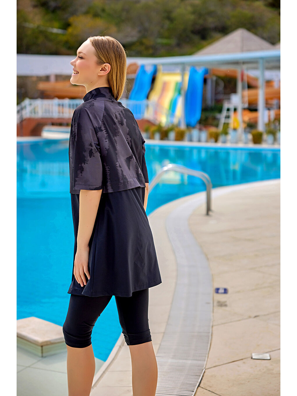 Siyah Yarı Kapalı Mayo H2501-3