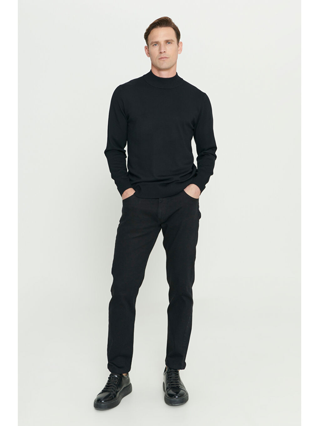 Erkek Siyah Standart Fit Normal Kesim Yarım Balıkçı Yaka Triko Kazak-1