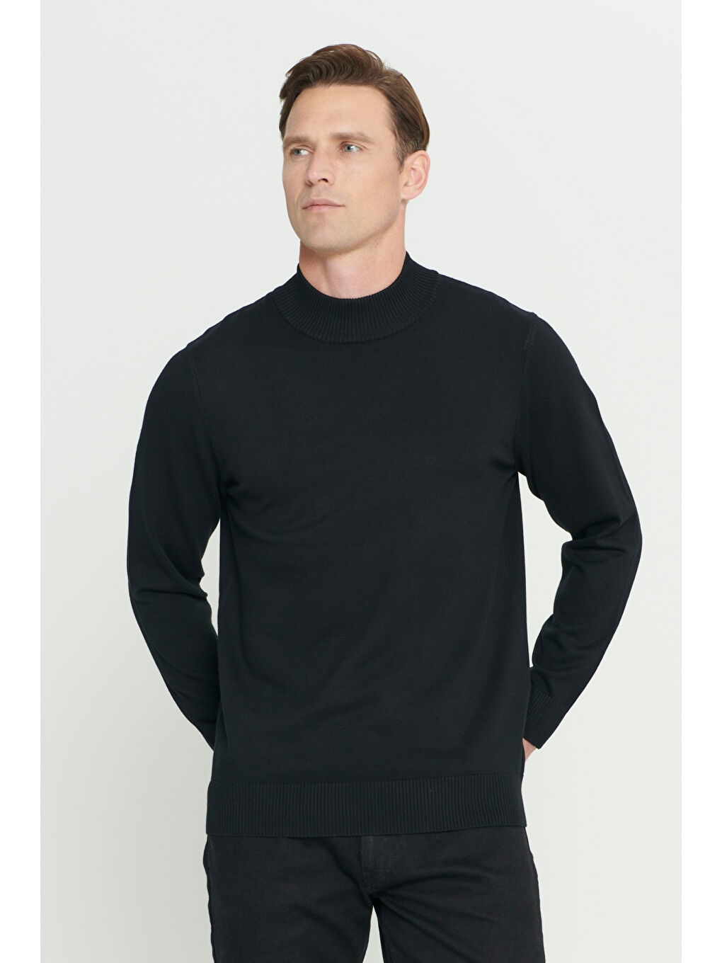 Erkek Siyah Standart Fit Normal Kesim Yarım Balıkçı Yaka Triko Kazak-2