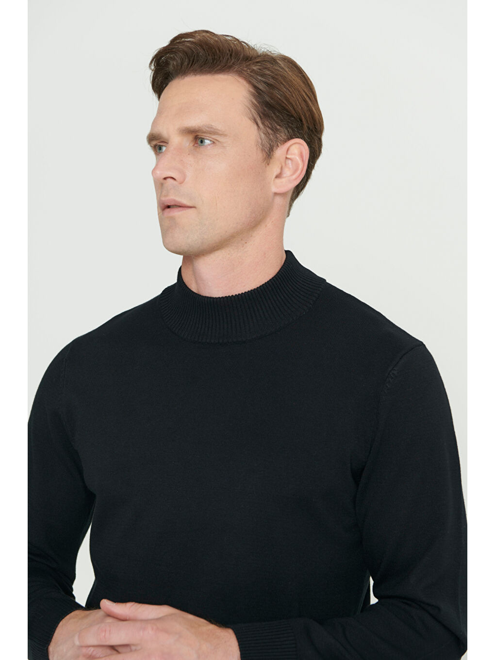 Erkek Siyah Standart Fit Normal Kesim Yarım Balıkçı Yaka Triko Kazak-3