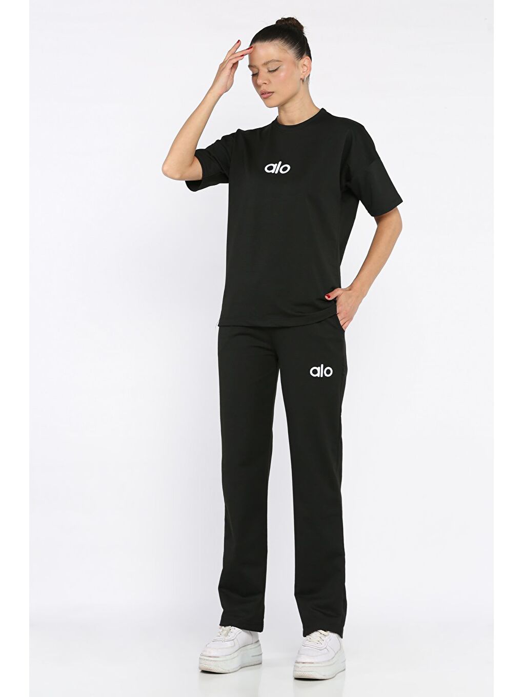 Siyah Bisiklet Yaka Nakışlı Kadın Tişört Pantolon İkili Takım-1