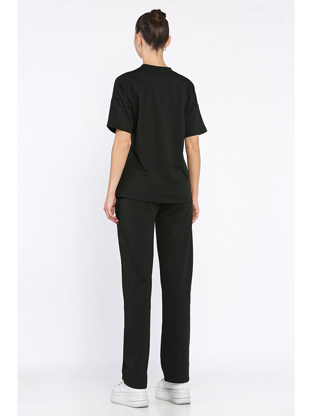 Siyah Bisiklet Yaka Nakışlı Kadın Tişört Pantolon İkili Takım-2