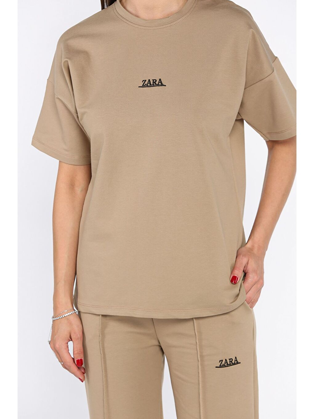 Bej Kadın Çima Detaylı Nakışlı Pantolon Tişört İkili Takım-3