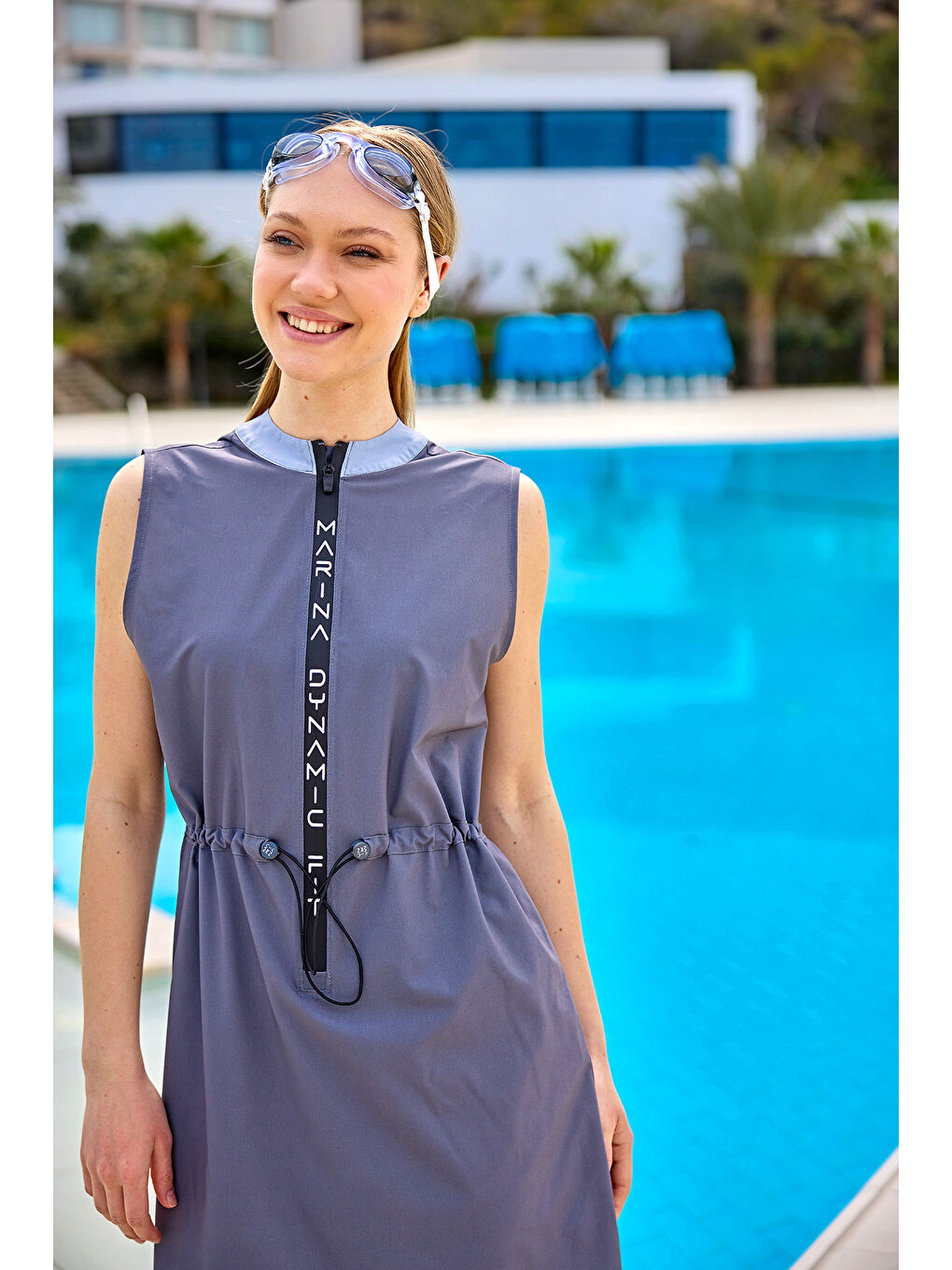 Siyah Yarı Kapalı Mayo H2509-1