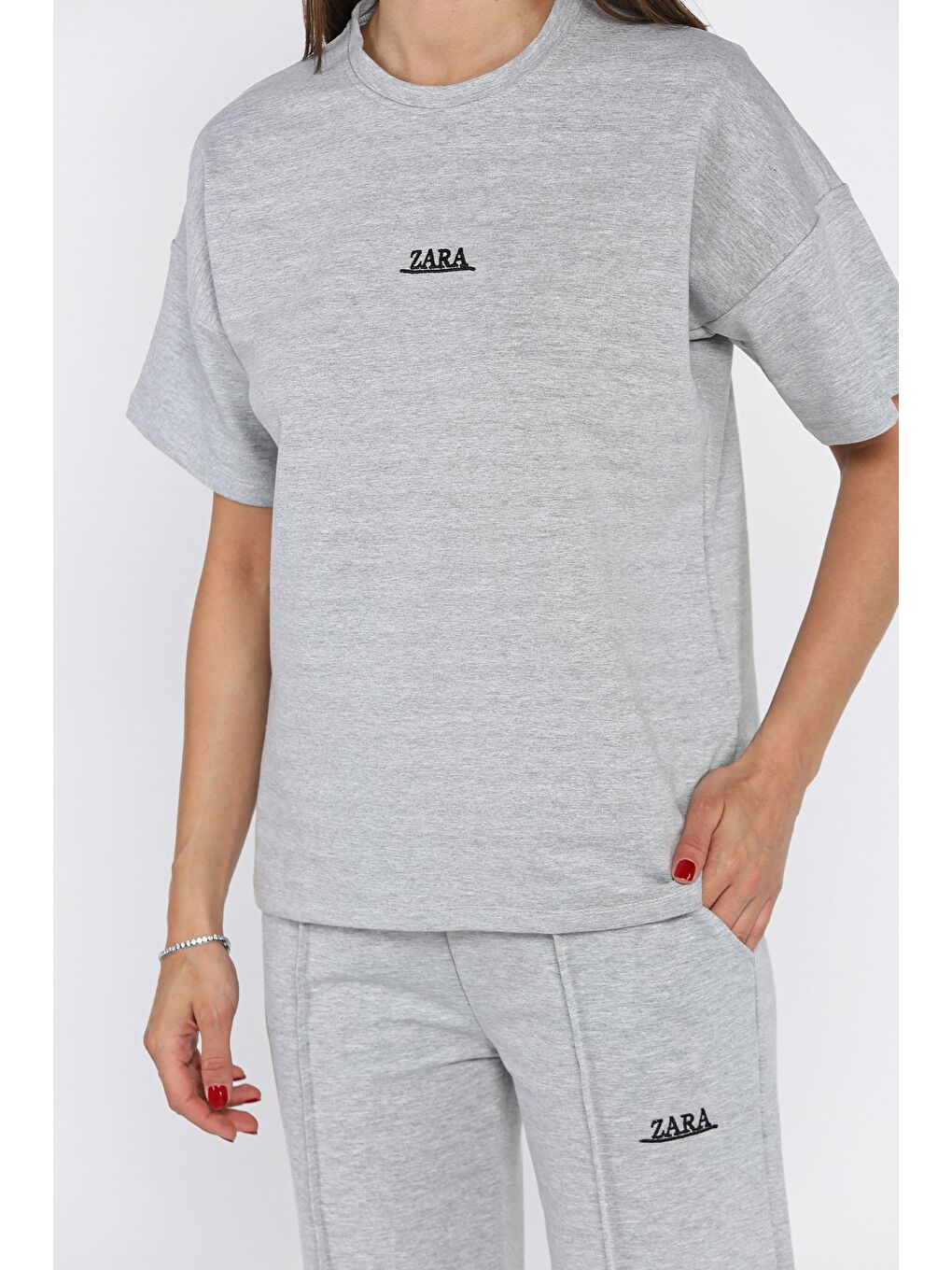 Gri Kadın Çima Detaylı Nakışlı Pantolon Tişört İkili Takım-3