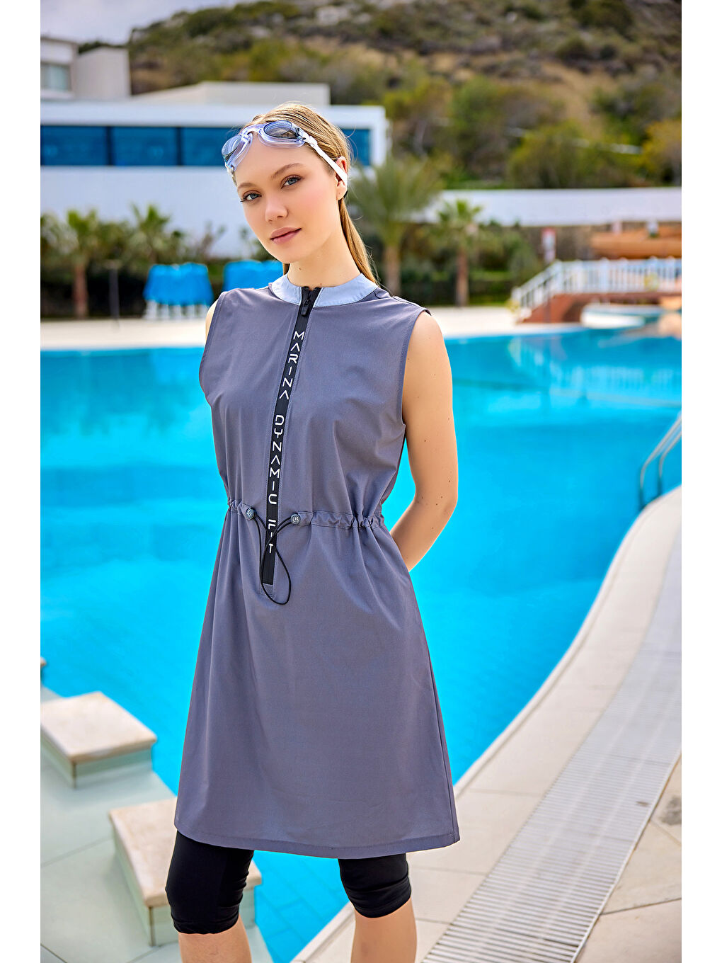 Siyah Yarı Kapalı Mayo H2509-3