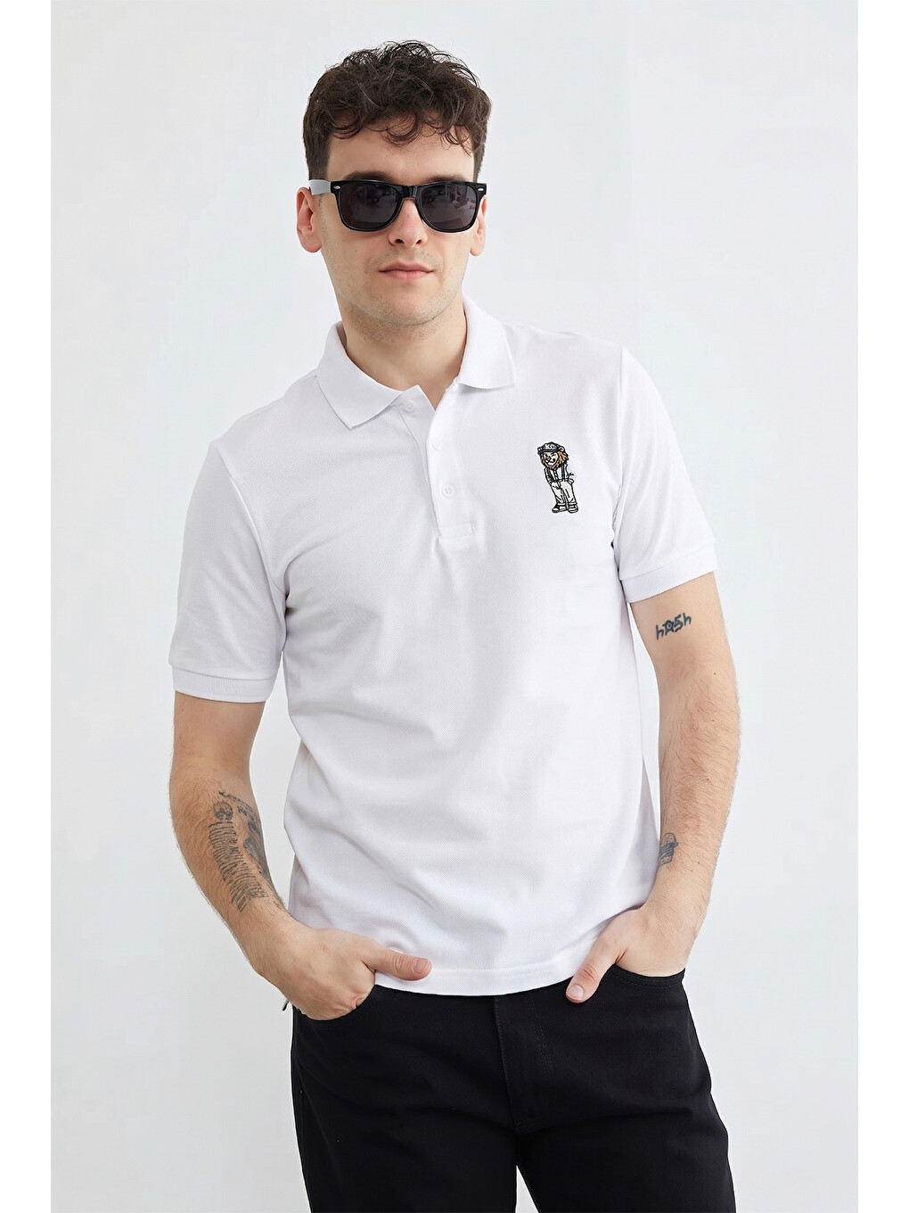 Ekru Aslan Nakışlı Polo Yaka Tişört-1