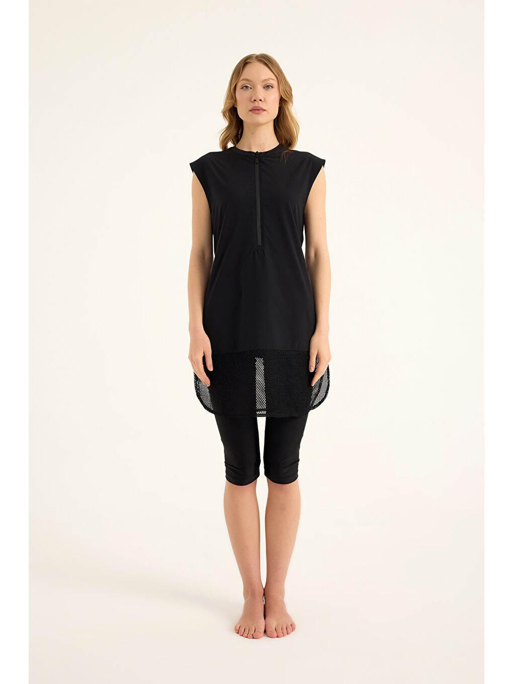 Siyah Yarı Kapalı Mayo H2507-1-4