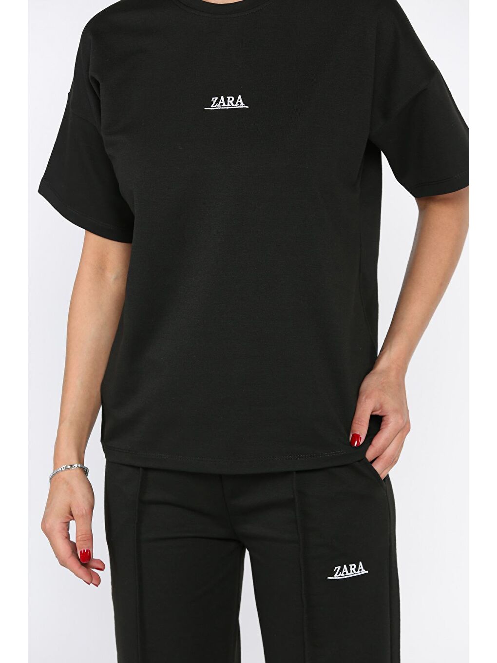 Siyah Kadın Çima Detaylı Nakışlı Pantolon Tişört İkili Takım-3