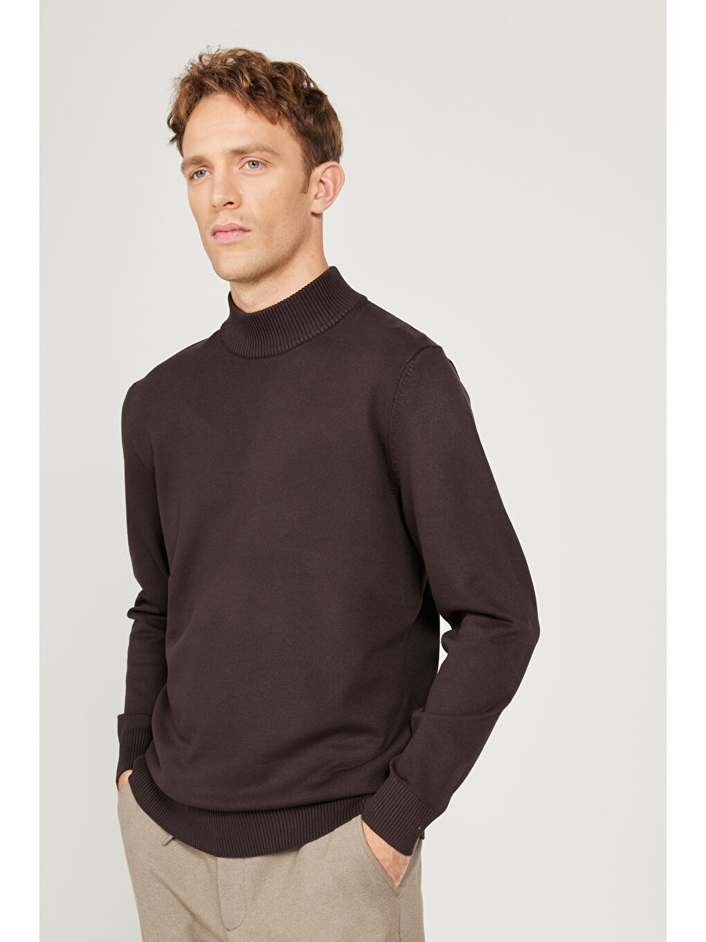 Erkek Kahverengi Standart Fit Normal Kesim Yarım Balıkçı Yaka Triko Kazak-2