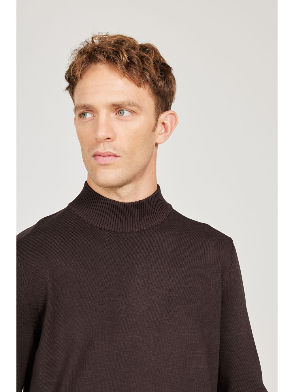 Erkek Kahverengi Standart Fit Normal Kesim Yarım Balıkçı Yaka Triko Kazak-3