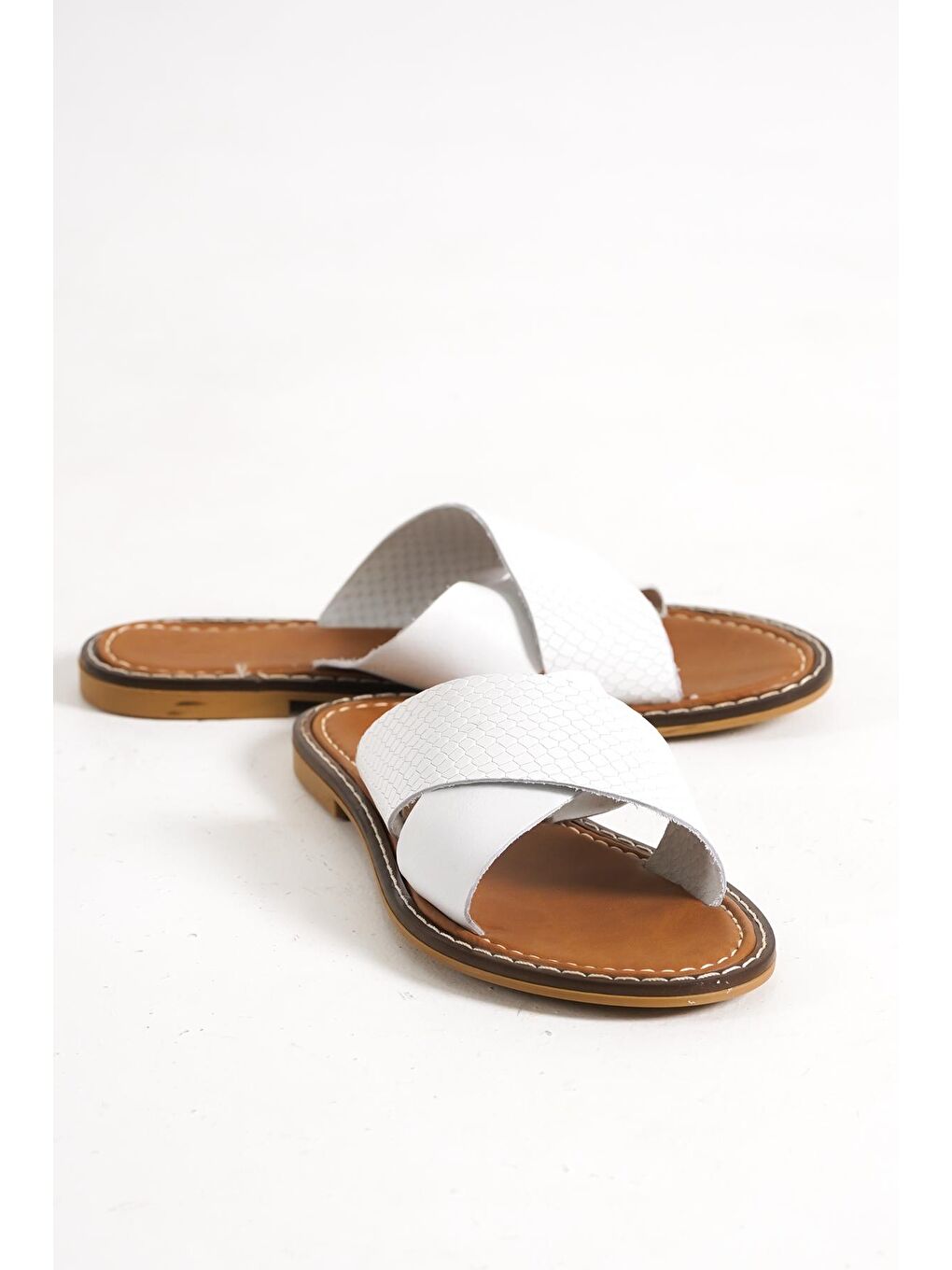 Beyaz 881 Hakiki Deri Bodrum Kadın Terlik-1