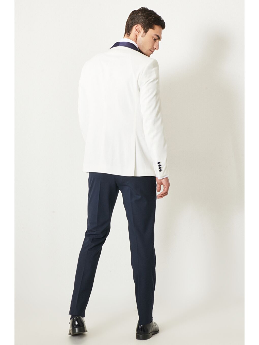 Erkek Beyaz-Lacivert Slim Fit Dar Kesim Mono Yaka Desenli Klasik Smokin Takım-1