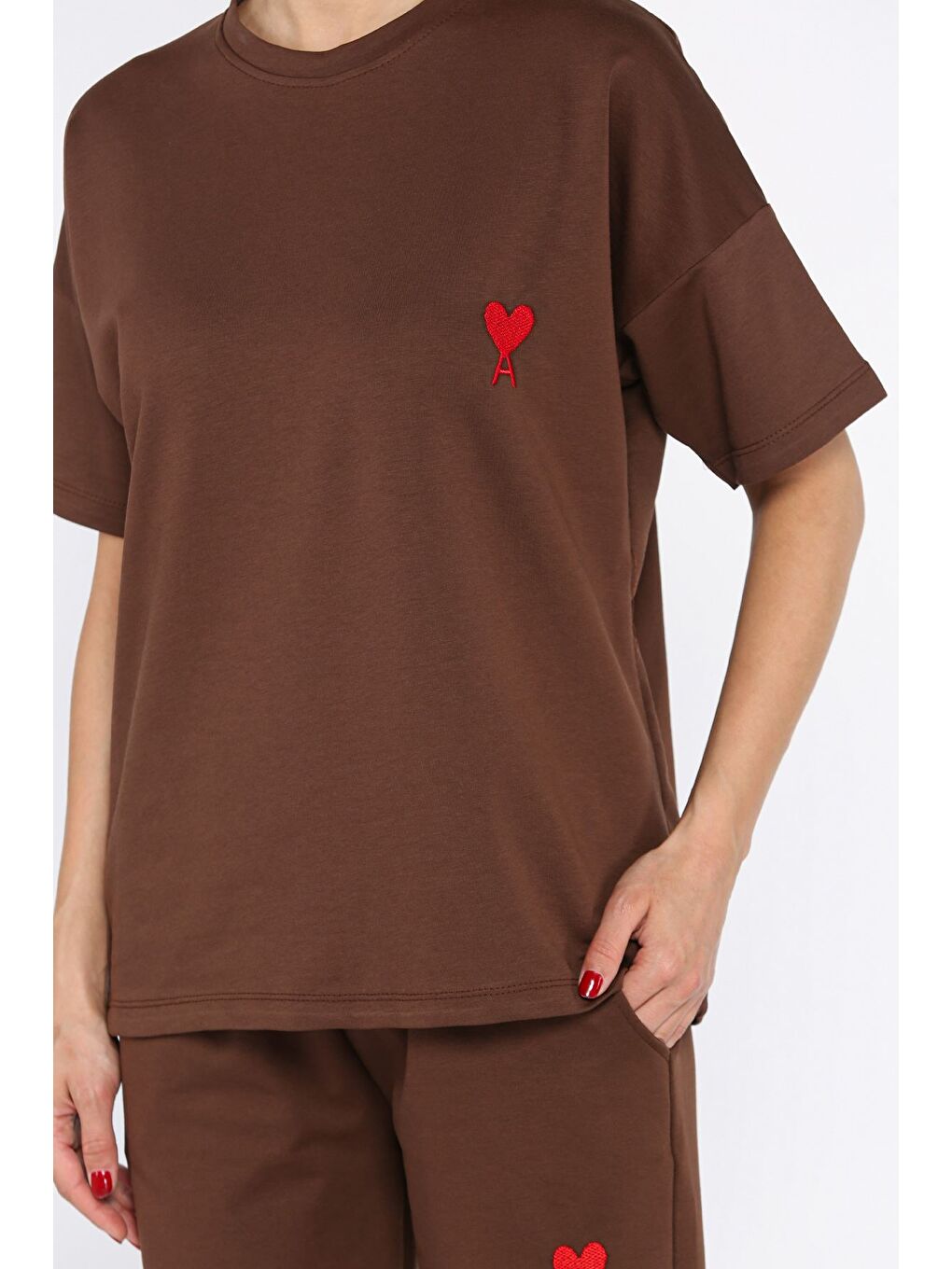 Kahverengi Kadın Kalp Nakışlı Bisiklet Yaka Tişört Pantolon İkili Takım-3