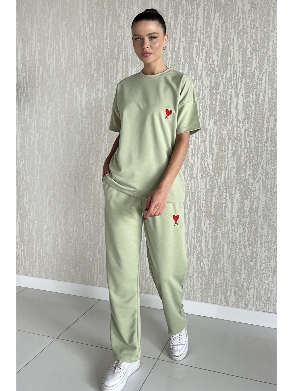Yeşil Kadın Kalp Nakışlı Bisiklet Yaka Tişört Pantolon İkili Takım-1