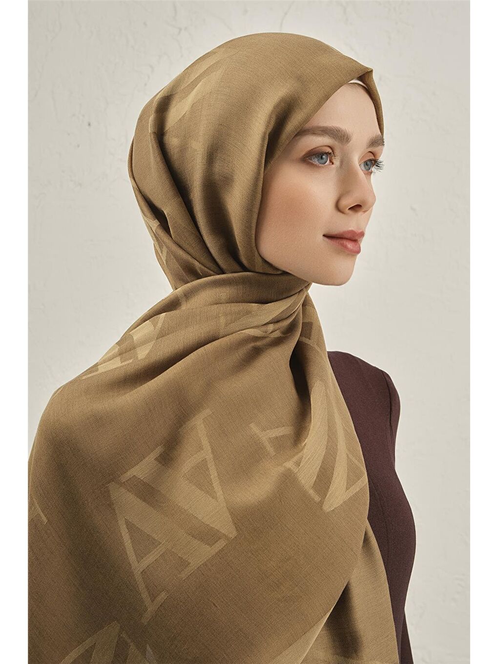 Kahverengi Woolair Harf Monogram Şal 2 10-3