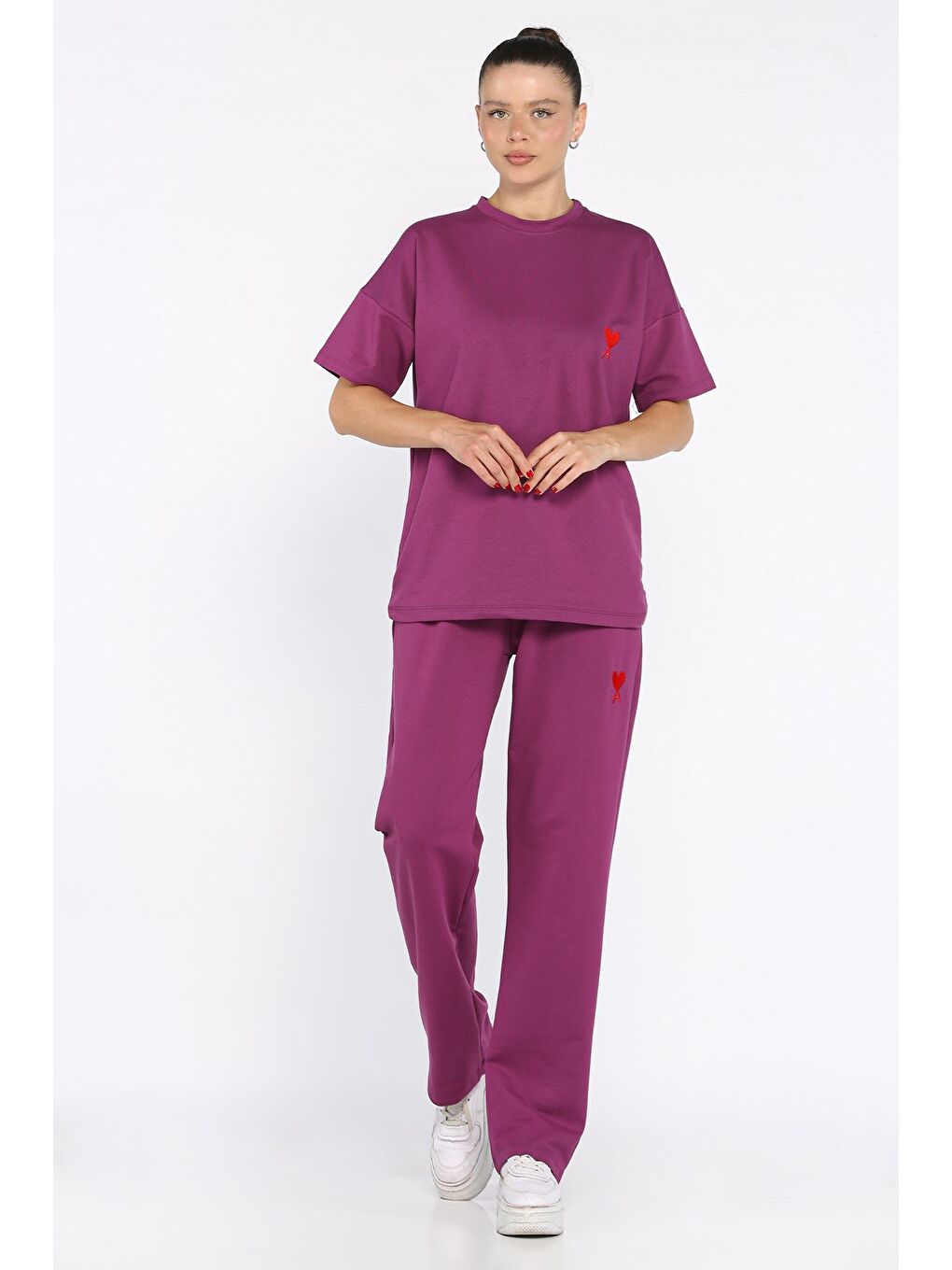 Mürdüm Kadın Kalp Nakışlı Bisiklet Yaka Tişört Pantolon İkili Takım