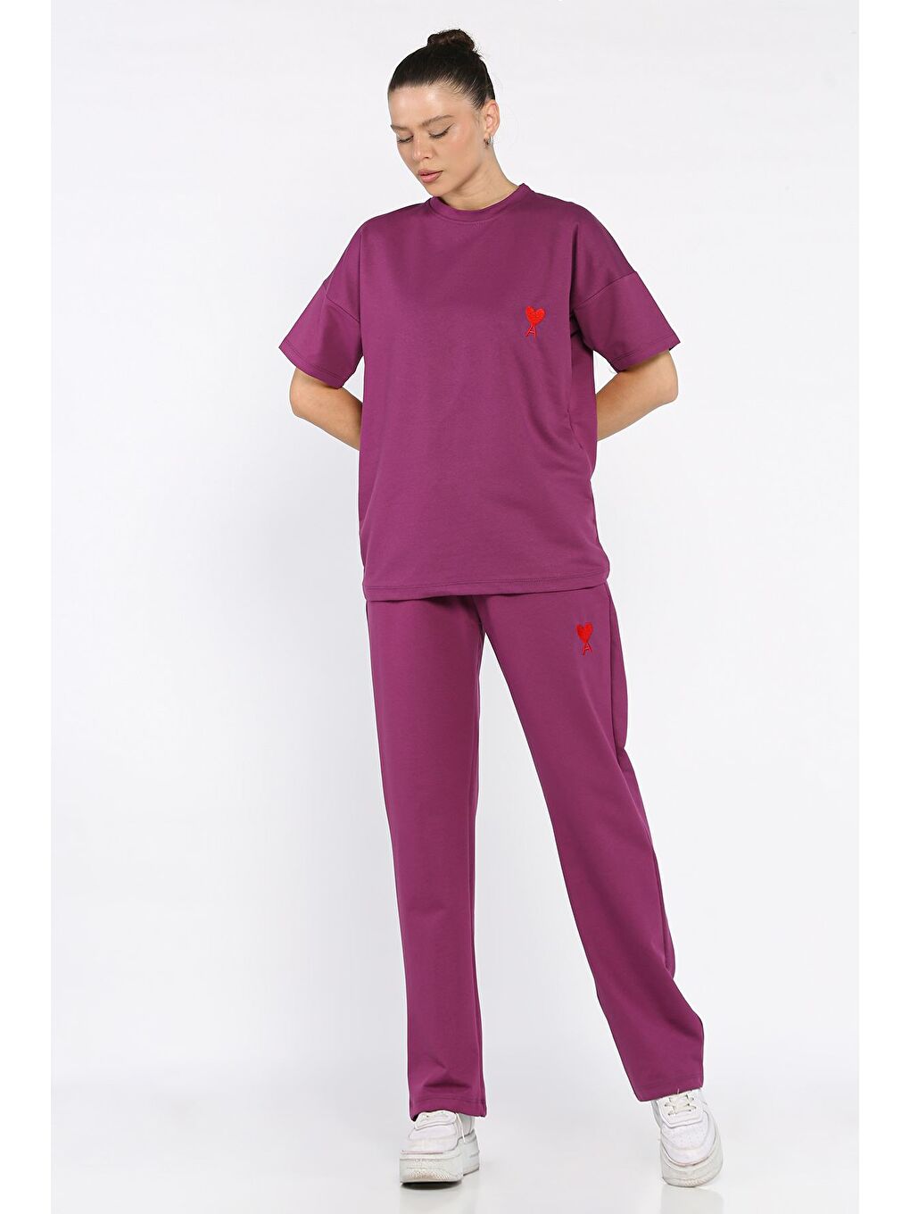 Mürdüm Kadın Kalp Nakışlı Bisiklet Yaka Tişört Pantolon İkili Takım-1