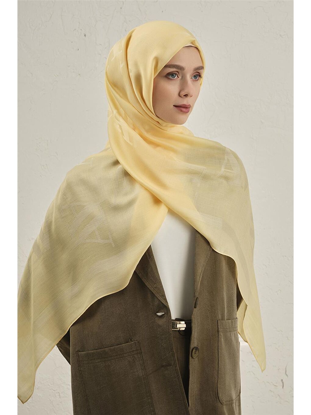 Sarı Woolair Harf Monogram Şal 2 70