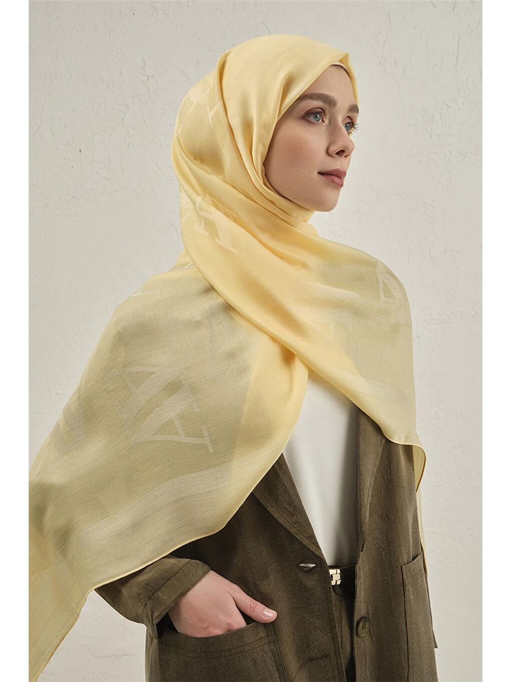 Sarı Woolair Harf Monogram Şal 2 70-1