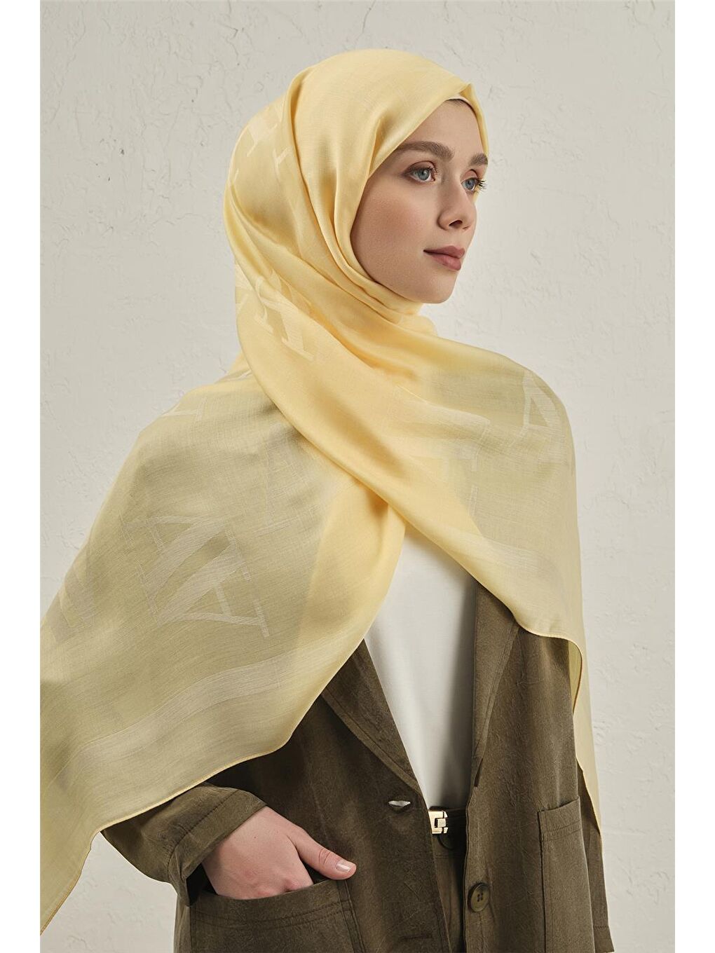 Sarı Woolair Harf Monogram Şal 2 70-2