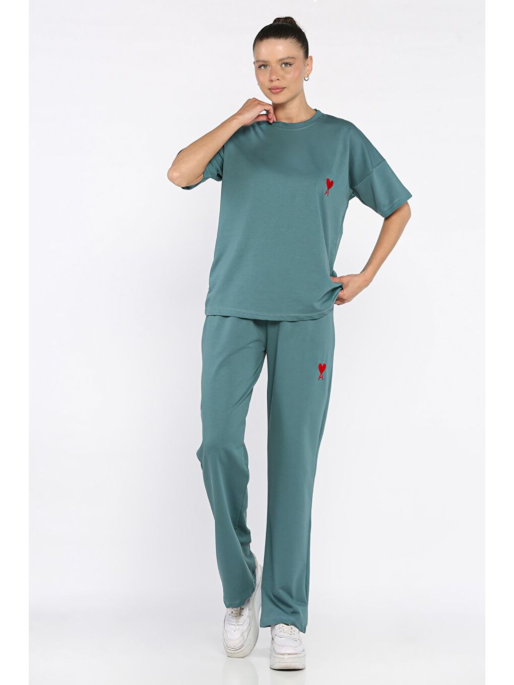 Petrol Kadın Kalp Nakışlı Bisiklet Yaka Tişört Pantolon İkili Takım-1