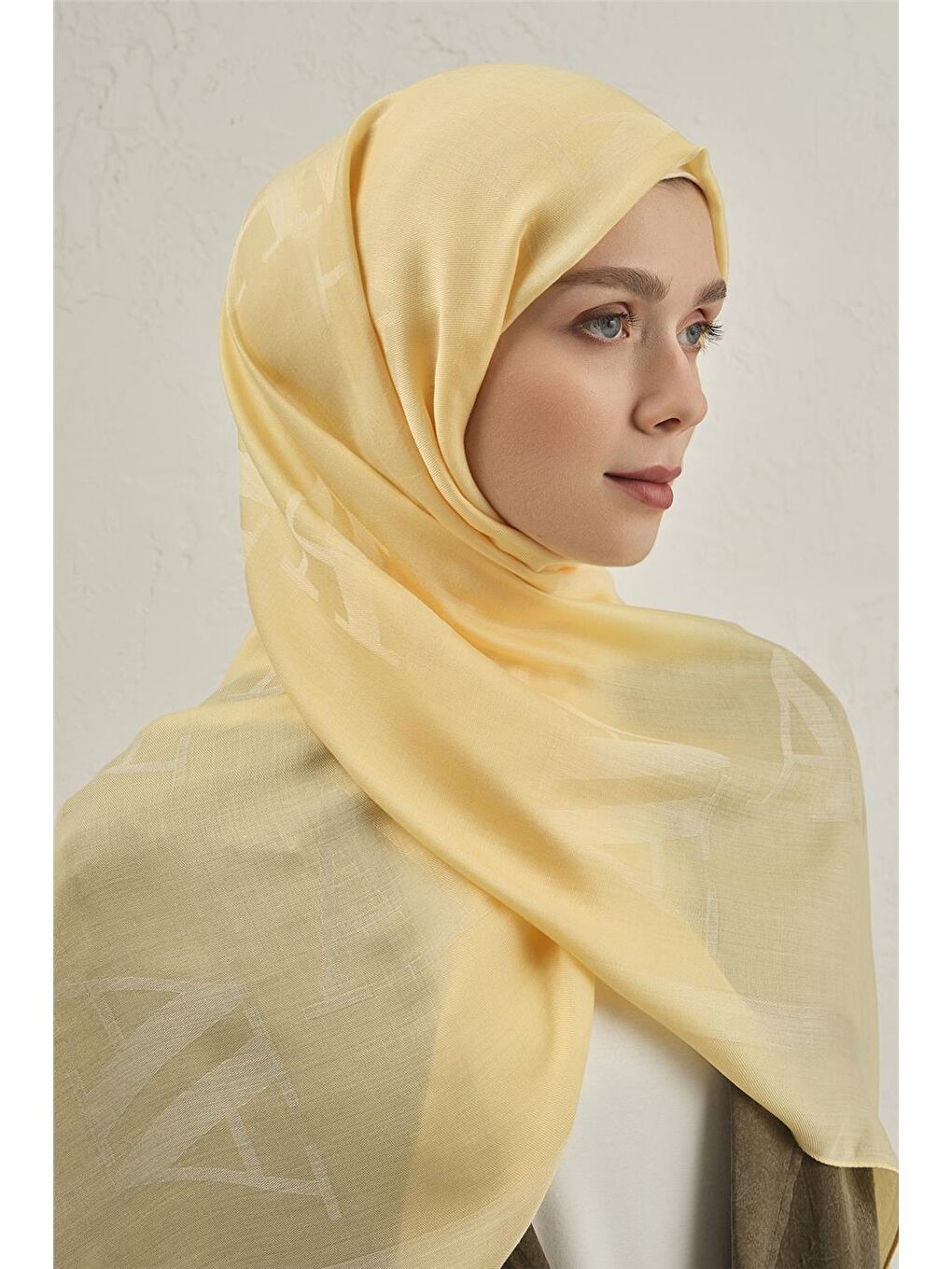 Sarı Woolair Harf Monogram Şal 2 70-3